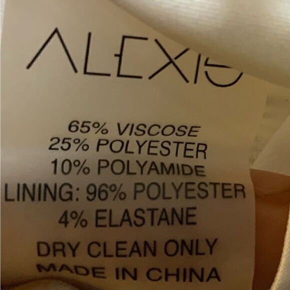 ALEXIS Off-The-Shoulder Three-Quarter Sleeve Crop Top - Picture 4 of 8